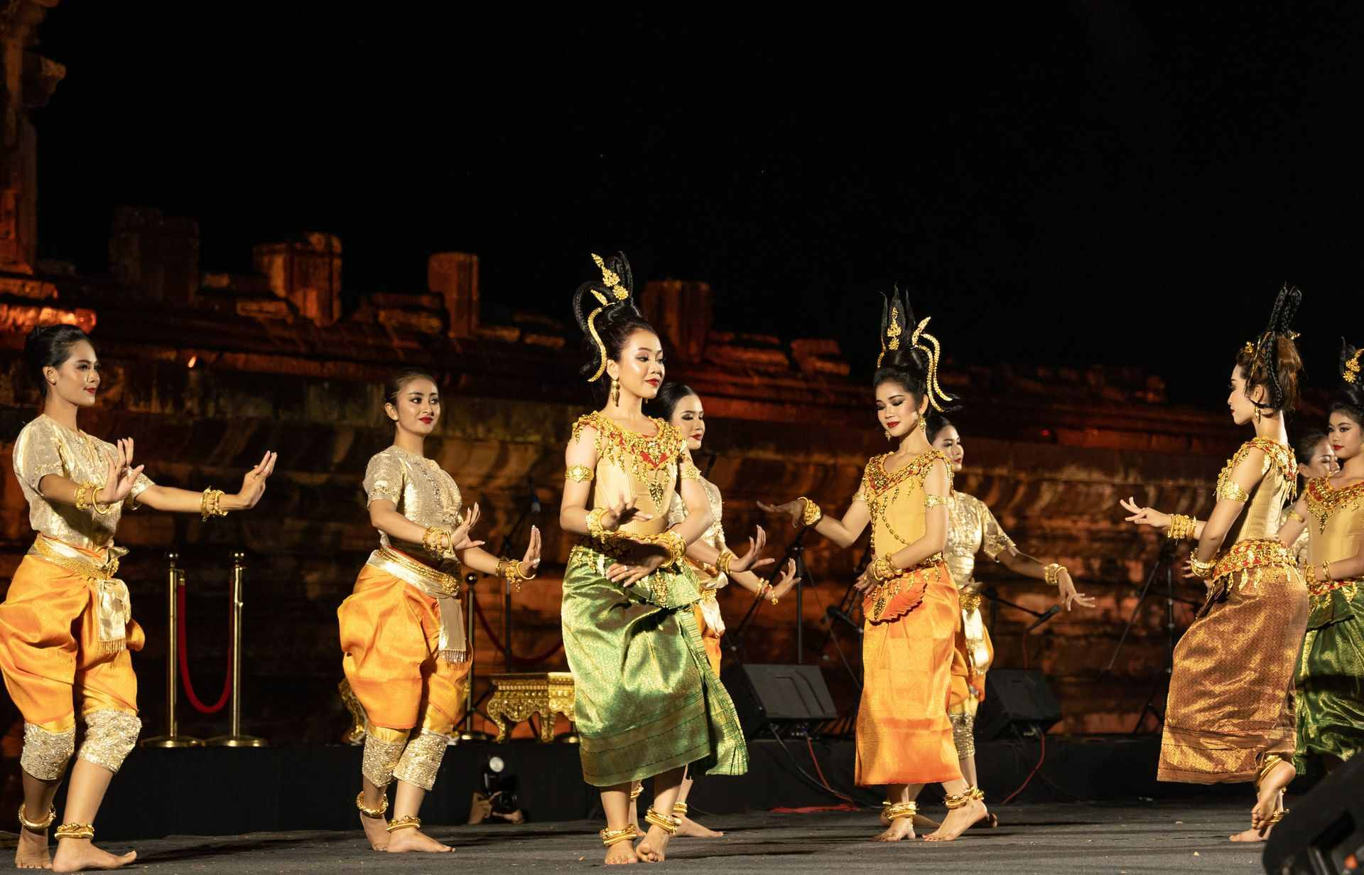 Deng Pibing with Cambodian Classical Dance